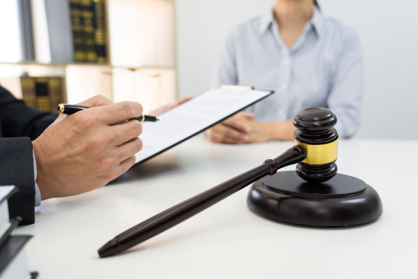 How a criminal defense lawyer can help in assault cases